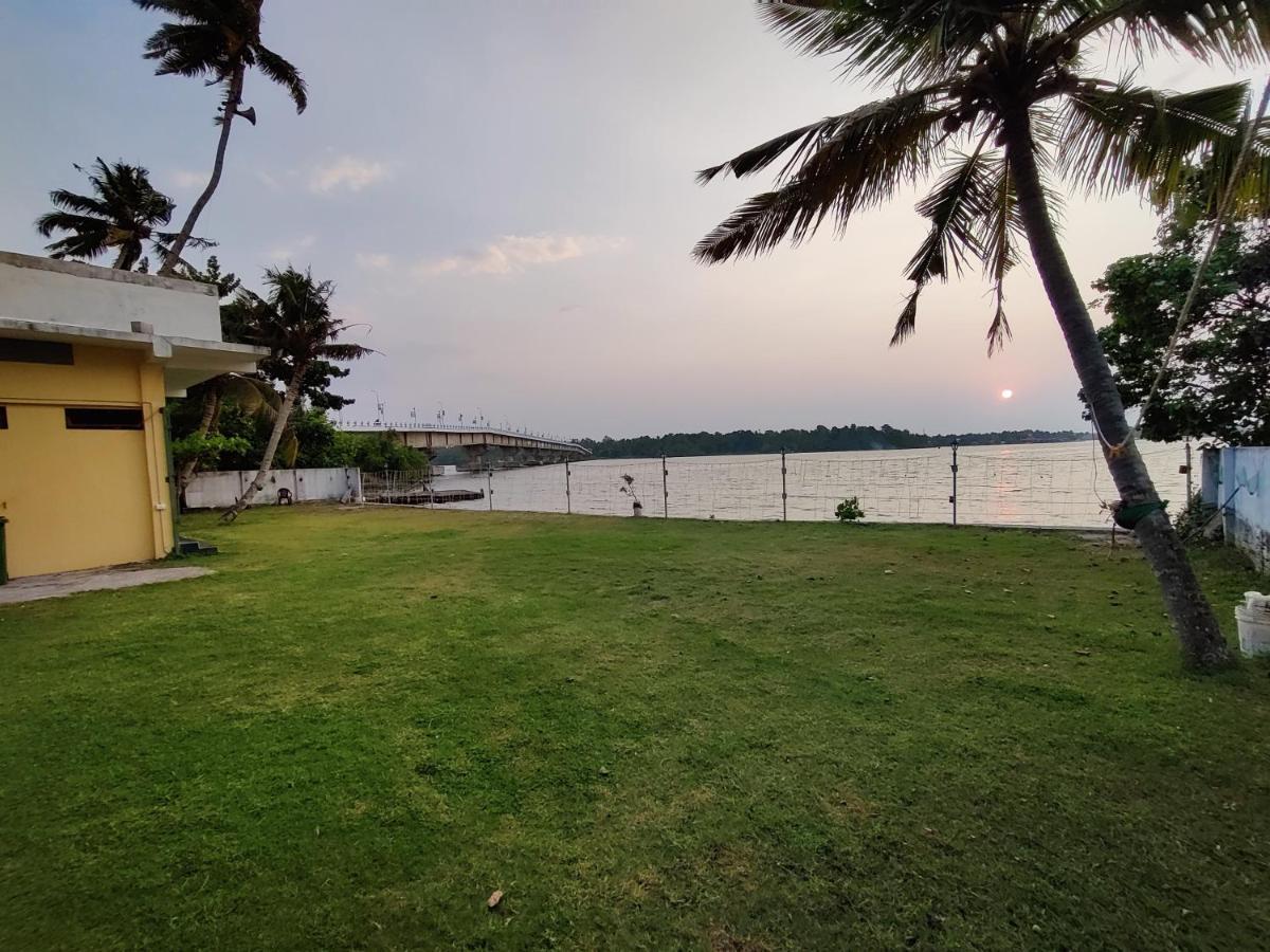 Wind &Waves Apartment โกลลัม ภายนอก รูปภาพ