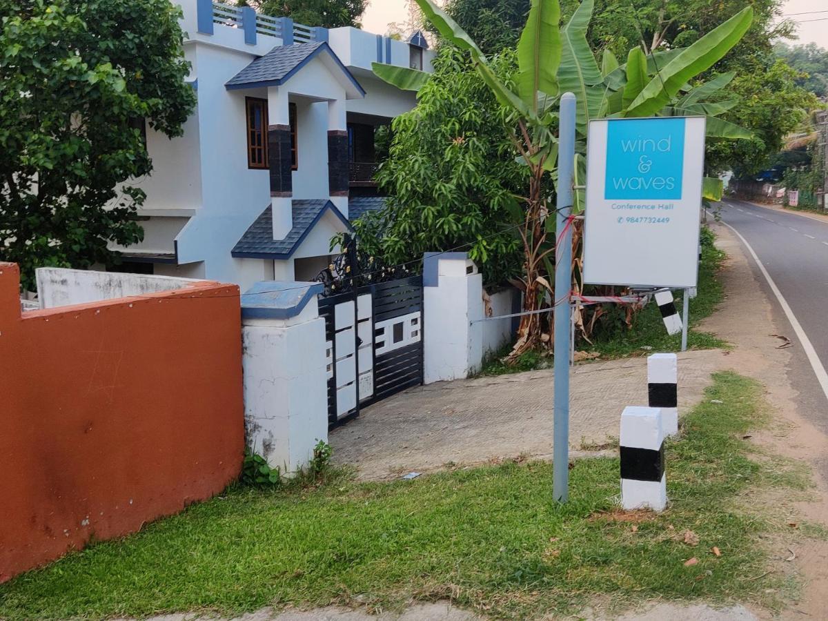 Wind &Waves Apartment โกลลัม ภายนอก รูปภาพ