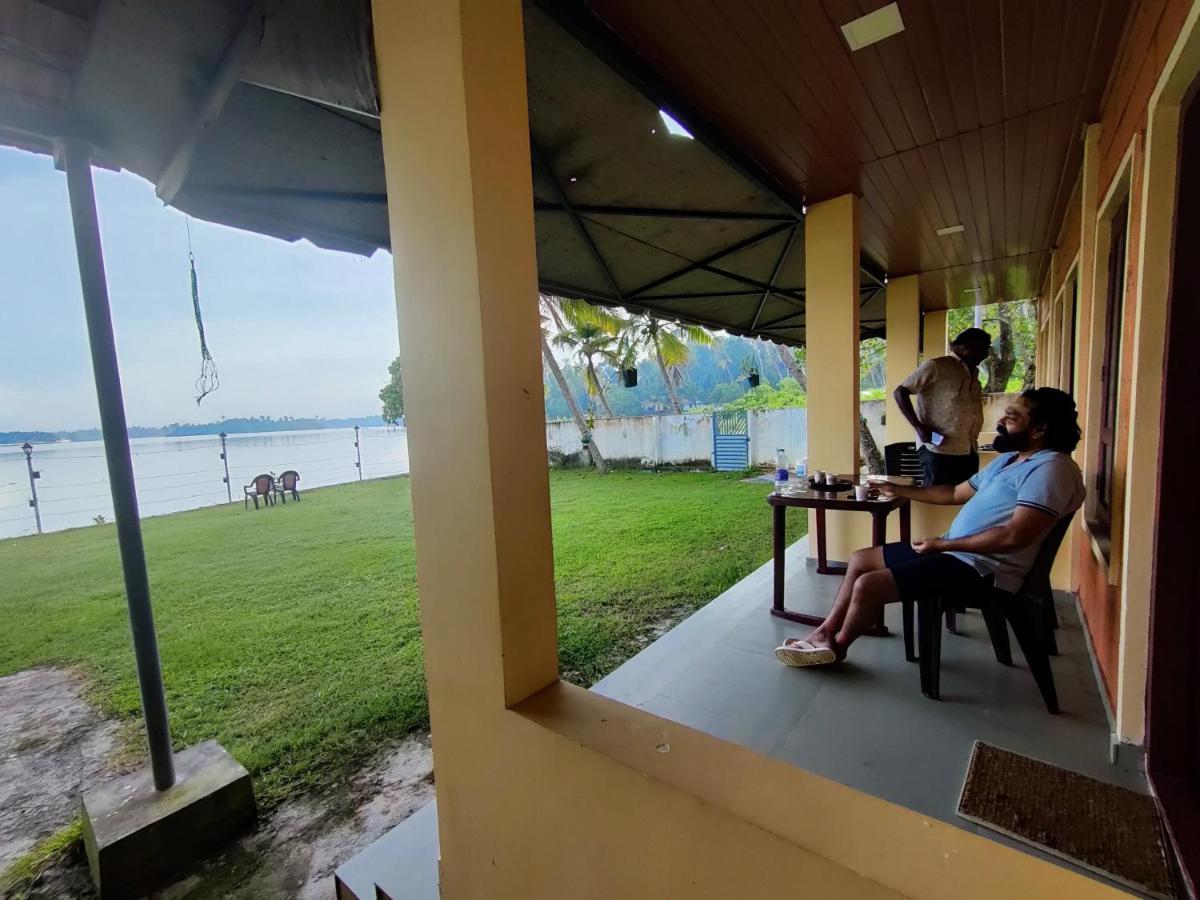 Wind &Waves Apartment โกลลัม ภายนอก รูปภาพ
