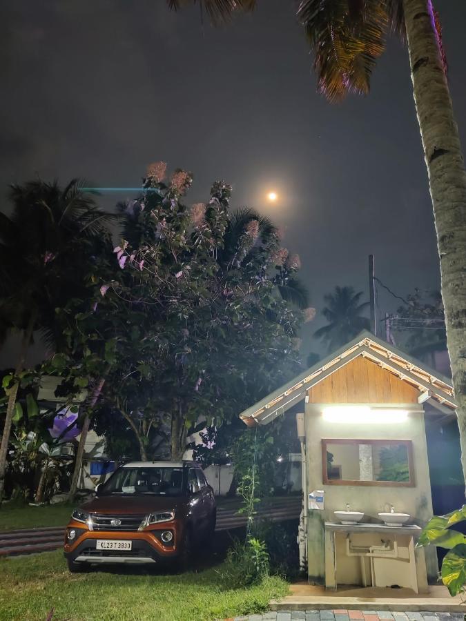 Wind &Waves Apartment โกลลัม ภายนอก รูปภาพ