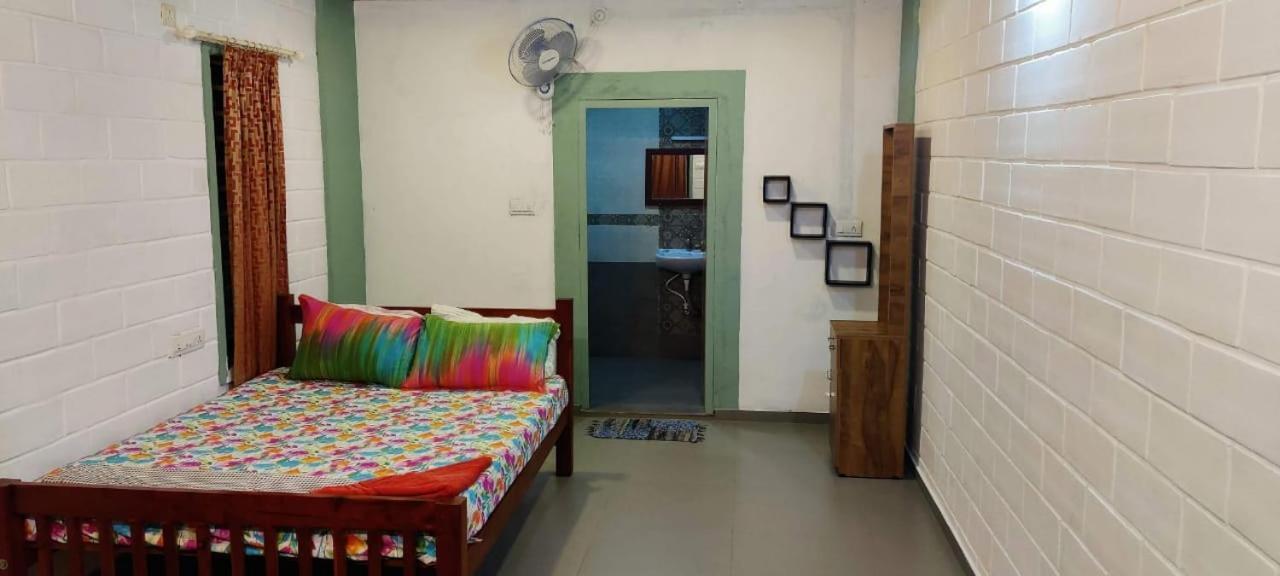 Wind &Waves Apartment โกลลัม ภายนอก รูปภาพ
